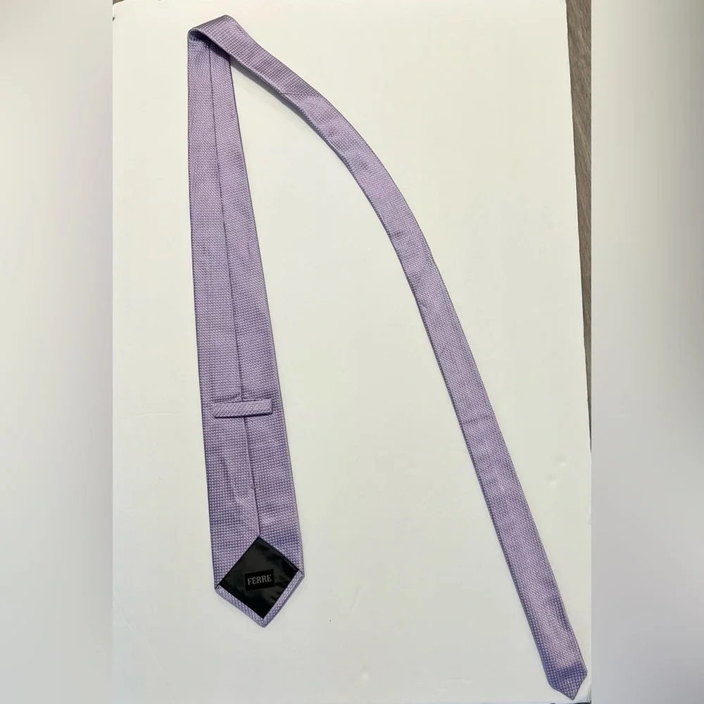 Ferre, 100% Silk, Made in Italy,‎ Elegant Purple Tie